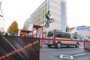 Bari, 13 dicembre 2015 biketrial show in piazza europa