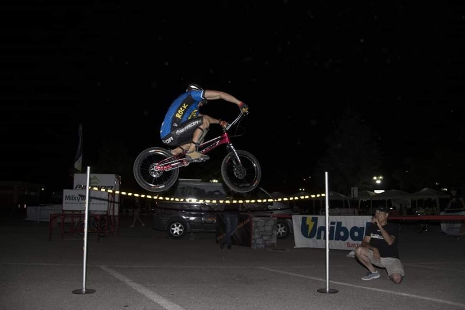 marco lacitignola nel suo biketrial show alla Randonnè ciclistica dei templari di Melfi il 15 giugno 2019